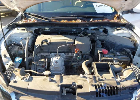 2015 Honda Accord Lx z USA, uszkodzony, nr VIN 1HGCR2F33FA177422